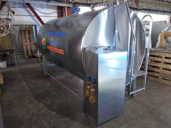 Танк-охладитель молока закрытый горизонтальный 3000 л.