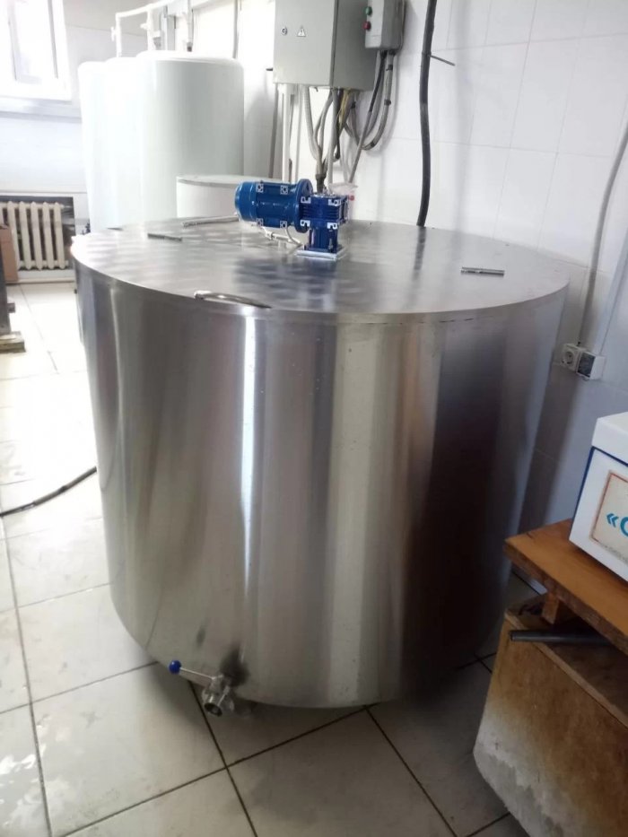 Танк-охладитель молока открытый вертикальный 1000 л.