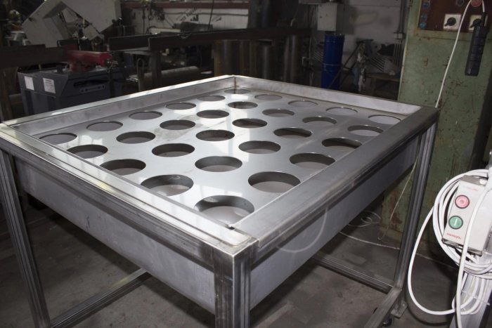 Формовочный стол (15 форм)